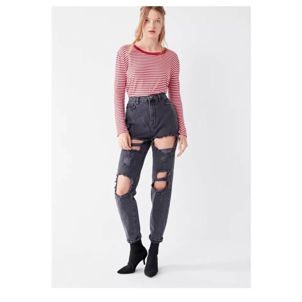 bdg Mom Destroyed Jean – Black Size 26 EUC - Picture 1 of 9